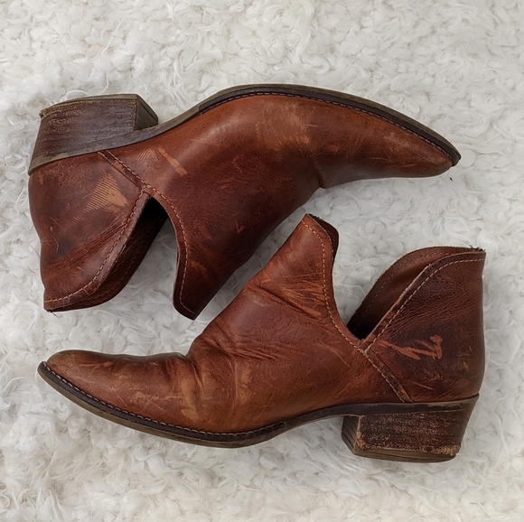 Steve Madden Shoes - *SOLD* Steve Madden Austin Leather Booties